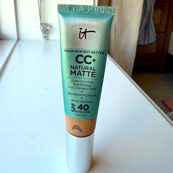 IT Cosmetics CC+ Cream Natural Matte SPF 40 - Neutral Medium - Picture 1 of 2